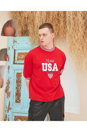 Erkek Bisiklet Yaka Tişört Nakış İşlemeli Kısa Kol Oversize T-Shirt - Kırmızı