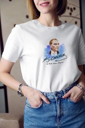 Kadın Kısa Kol Yazlık Tişört Bisiklet Yaka ATATÜRK Baskılı T-Shirt - Beyaz