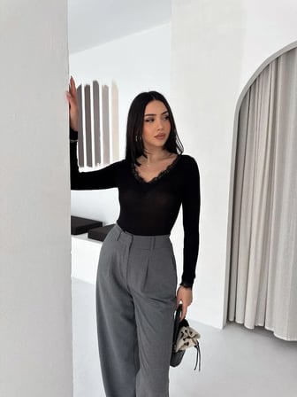 Kadın Dantel Detaylı V Yaka Arkası V Yaka Kaşmir Dokulu Uzun Kollu Bluz - Vişne Çürüğü
