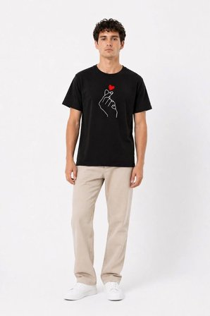Erkek Kore Parmak Kalp Aşk Temalı Minimal Baskılı Tişört Yazlık Kısa Kol T-Shirt - Siyah