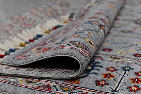 Çam Halı Sultani 805 Gri Yün ve Bambu ile Özel Tezgahlarda Üretilen Otantik Desenli El Emeği Modern Uşak Halısı