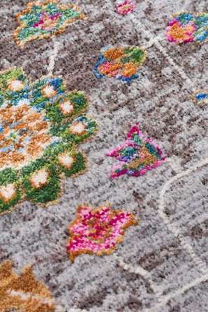 SOFIA SOF 04 MULTY Geleneksel El Dokuması Uşak Halı Desenlerine Sahip Vintage Eskitme Tarzı Salon Halısı Oturma Odası Halısı