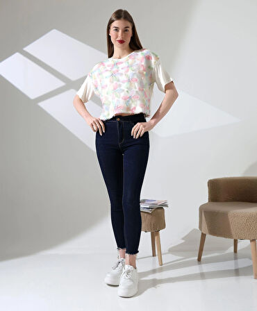Çiçek Tül Detaylı Nakışlı Bluz T-shirt