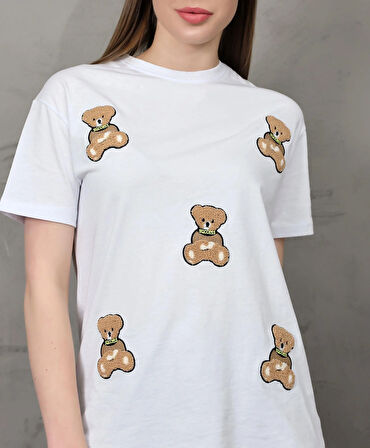Genç Kadın Ayıcık Süzene Nakışlı T-shirt