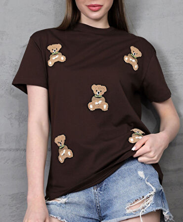 Genç Kadın Ayıcık Süzene Nakışlı T-shirt