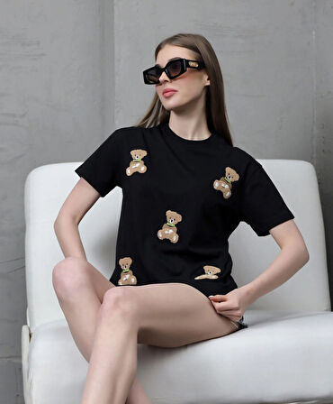 Genç Kadın Ayıcık Süzene Nakışlı T-shirt