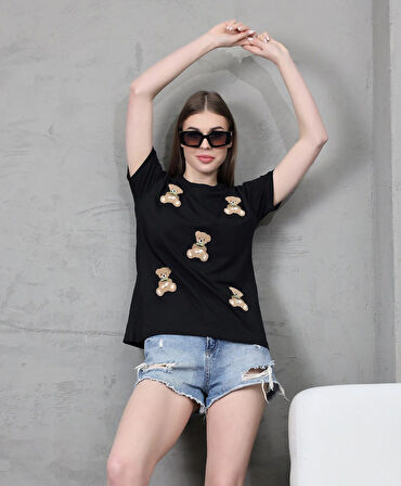 Genç Kadın Ayıcık Süzene Nakışlı T-shirt