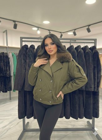 Kadın Kürk Yaka Detaylı İçi Astarlı Çift Cepli Omuzları Kemerli Beli Lasitkli Ceket Görünümlü Kaban 4901