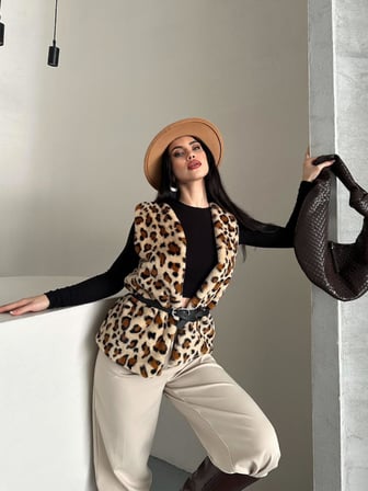 Kadın Mevsimlik Kahve Slim Fitt Astarlı Sıfır Kol Kemerli Leopar Desenli Şık Peluş Yelek 4940
