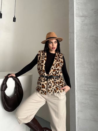 Kadın Mevsimlik Kahve Slim Fitt Astarlı Sıfır Kol Kemerli Leopar Desenli Şık Peluş Yelek 4940