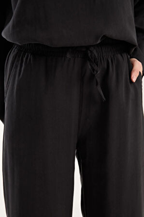 İpeksi Yumuşaklıkta Modal Kumaş Rahat Kesim Pantolon