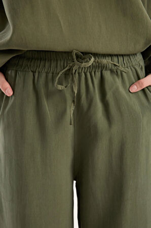 İpeksi Yumuşaklıkta Modal Kumaş Rahat Kesim Pantolon