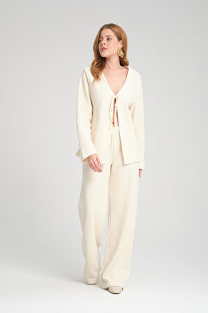 Kadın V Yaka Hırka ve Geniş Paça Pantolon Takımı - Konforlu ve Trend Günlük Kombin