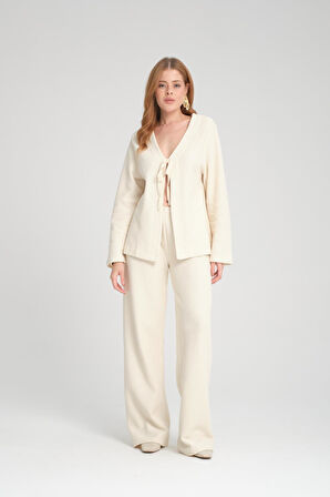 Kadın V Yaka Hırka ve Geniş Paça Pantolon Takımı - Konforlu ve Trend Günlük Kombin