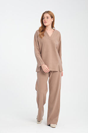 Kadın V Yaka Sweatshirt ve Pantolon Takımı - Rahat ve Şık Günlük Kullanım için İdeal