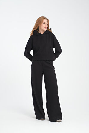 Kadın Kapüşonlu Sweatshirt ve Pantolon Takımı - Rahat, Şık ve Günlük Kullanım için İdeal