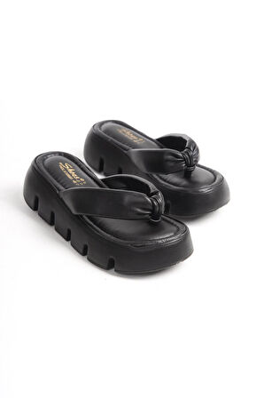 Kadın Siyah Kalın Tabanlı Parmak Arası Terlik  siyah