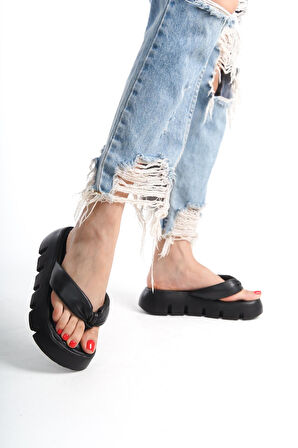 Kadın Siyah Kalın Tabanlı Parmak Arası Terlik  siyah