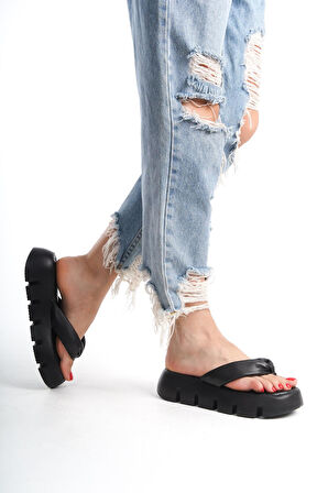 Kadın Siyah Kalın Tabanlı Parmak Arası Terlik  siyah