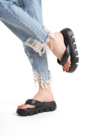 Kadın Siyah Kalın Tabanlı Parmak Arası Terlik  siyah