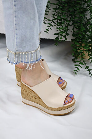 Kadın Dolgulu Mantar Taban Şerit Sargılı 10 cm Topuklu Terlik  Bej