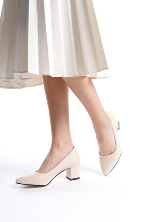 Kadın Camila Krem Deri 6 Cm Kalın Topuklu Hafif Sivri Burunlu Klasık Ayakkabı