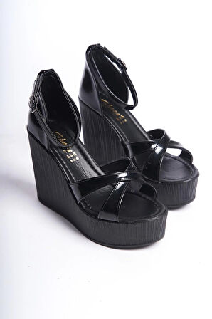 Kadın Verla Çapraz Bant Siyah Rugan Yüksek Topuklu Dolgu Taban Ayakkabı