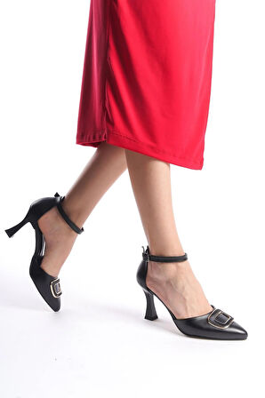 Kadın Tari Siyah Cilt Bilekten Bağlamalı Kare Tokalı Yanı Acık Kadeh Topuklu Ayakkabı