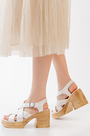 Kadın Çapraz Bantlı Ortopedik İç Taban (8cm) Platform Topuklu Sandalet  Beyaz