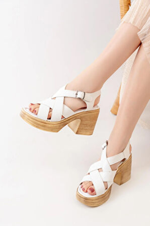 Kadın Çapraz Bantlı Ortopedik İç Taban (8cm) Platform Topuklu Sandalet  Beyaz