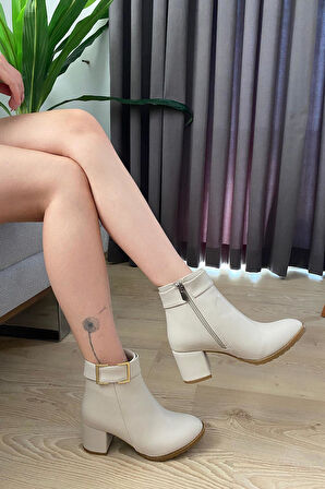 Kadın Trend Krem Cilt Tokalı ( 6 cm ) Topuklu Oval Burun Bot