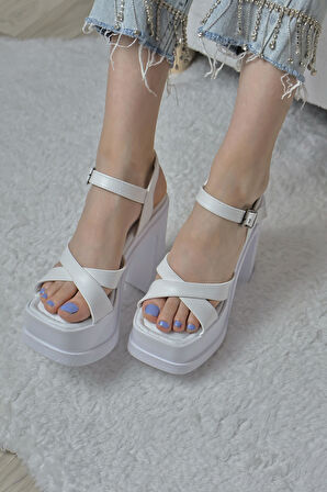Kadın Çapraz Bantlı (12 cm) Platformlu Topuklu Ayakkabbı  Beyaz