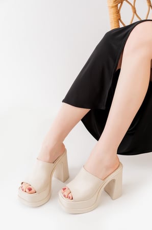 Kadın Geniş Bantlı (12cm) Ortapedik Platform Terlik  Krem