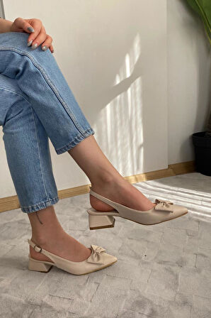 Pola Krem Cilt Arkası Acık Sivri Burun Fiyoklu Detaylı 4 cm Topuklu Ayakkabı