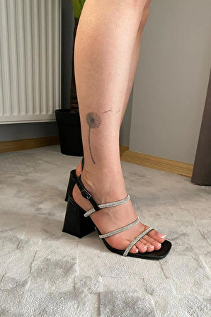 Kadın Eliza Siyah Saten 9 cm Kalın Topuklu Taş Detaylı Aykkabı