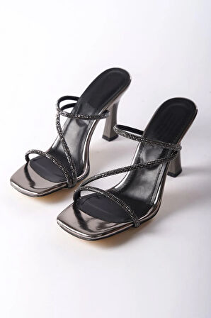 Kadın Alia Platin Rugan 9 cm Topuklu Taşlı Terlik