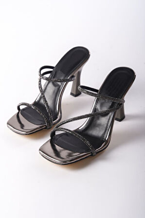 Kadın Alia Platin Rugan 9 cm Topuklu Taşlı Terlik