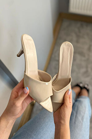 Kadın Moris Bej Rugan 7 cm İnce Topuklu Sivri Burun Terlik