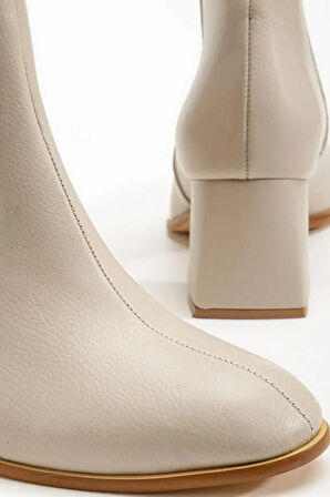 Kadın Marta Bej Cilt Kalın Topuklu Yumurta  Burun Fermuarlı Bot