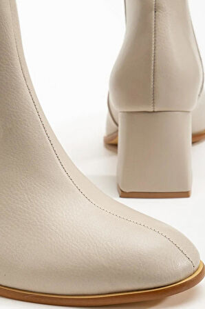 Kadın Marta Bej Cilt Kalın Topuklu Yumurta  Burun Fermuarlı Bot