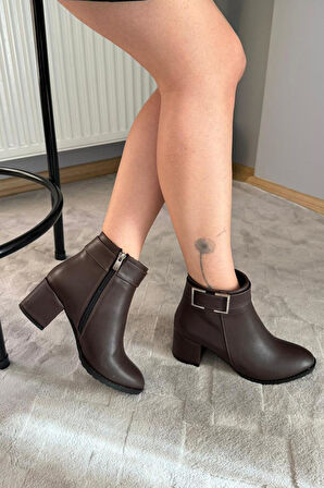 Kadın Trend Kahverengi Kare Tokalı ( 6 cm ) Topuklu Oval Burun Bot