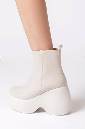 Kadın Celsi Krem Cilt Yandan Fermuarlı 9 cm Yüksek Dolgu Topuklu Mevsimlik Kadın Kısa Bot Bootie