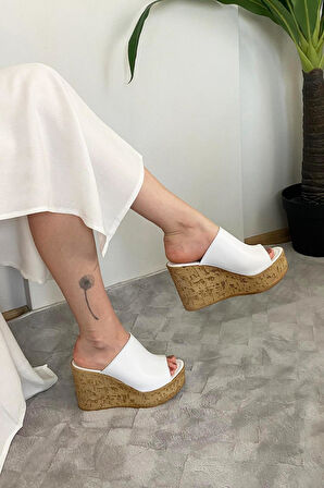 Kadın Limo Beyaz Dolgulu Mantar Taban Terlik 10 Cm  Beyaz