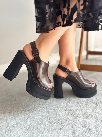 Kadın Veronica Kahverengi Rugan 12 Cm Önü Ve Arkası Açık Platform Topuklu Ayakkabı  