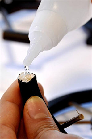 Akfix 705 Hızlı Yapıştırıcı Seti – 200 ml Sprey + 50 gr Aktivator | Çok Amaçlı, Universal Süper Güçlü Yapıştırıcı-Tutkal