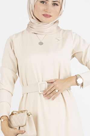 Pilise Detaylı Kemerli Elbise-Bej