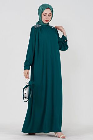 Omuzu İşlemeli Beli Kuşaklı Tesettür Elbise-Zümrüt Yeşili