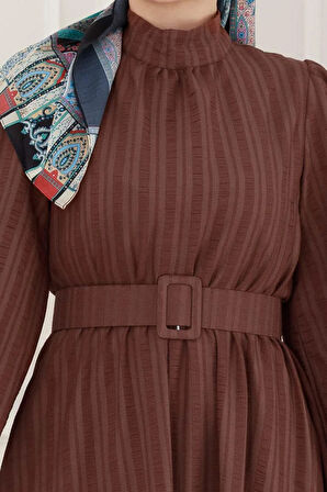 Kolu Volanlı Kemerli Henna Elbise-Kahverengi