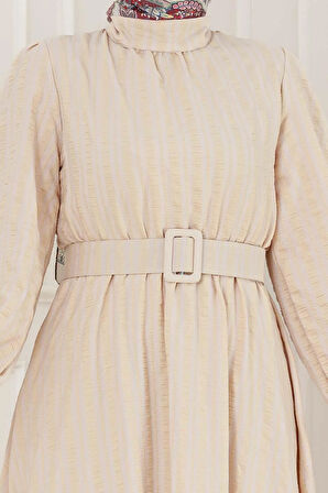 Kolu Volanlı Kemerli Henna Elbise-Bej