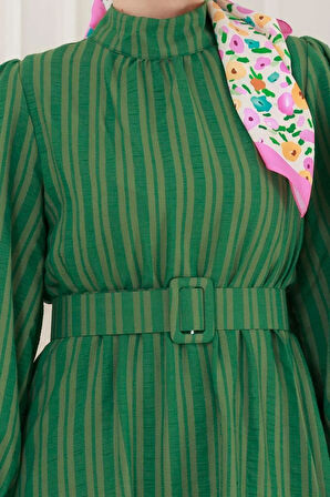 Kolu Volanlı Kemerli Henna Elbise-Yeşil